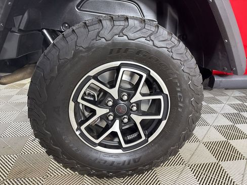 Used 2025 Jeep Wrangler Unlimited Rubicon AWD/4WD image 28