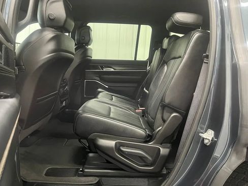 Used 2024 Jeep Wagoneer Series II w/ Flexible Seating Group AWD/4WD image 21