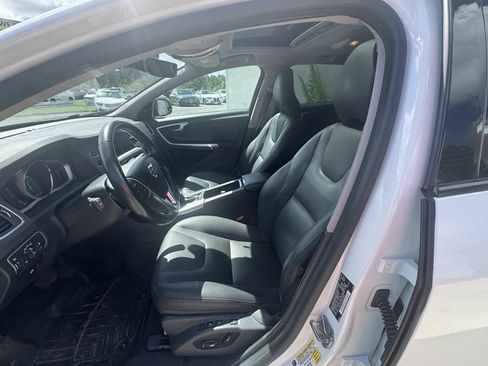 Used 2018 Volvo V60 T5 Cross Country AWD/4WD image 7