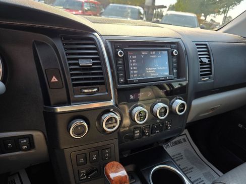 Used 2018 Toyota Sequoia Platinum AWD/4WD image 18