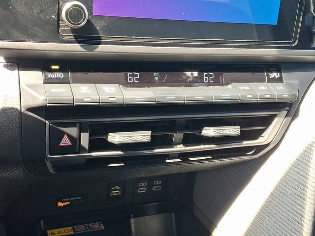 Used 2025 Toyota Camry SE w/ Convenience Package AWD/4WD image 15