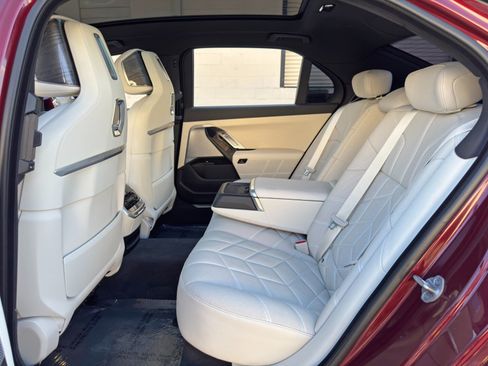 Used 2023 BMW 760i xDrive AWD/4WD image 49