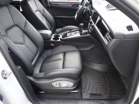 Used 2022 Porsche Macan AWD/4WD image 23