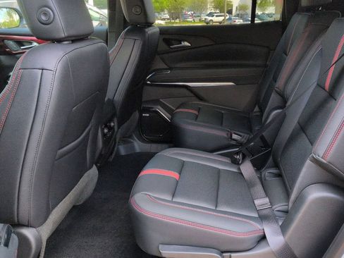 Used 2026 Chevrolet Traverse RS FWD image 23