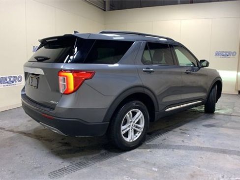 Certified 2022 Ford Explorer XLT w/ Equipment Group 202A image 3