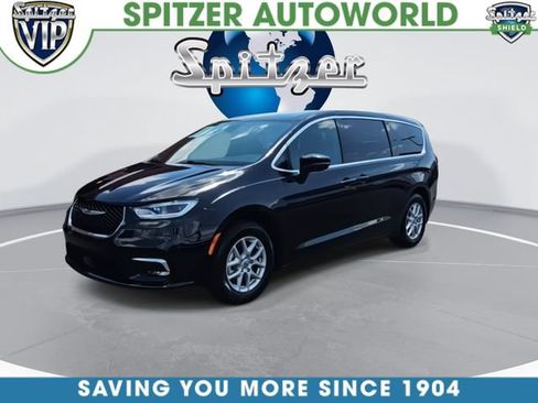 Used 2025 Chrysler Pacifica Select FWD image 4