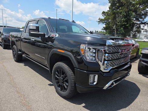 Used 2022 GMC Sierra 2500 Denali w/ Denali Black Diamond Edition AWD/4WD image 1