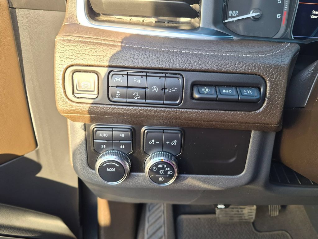 Used 2021 GMC Yukon XL Denali w/ Denali Premium Package AWD/4WD image 12