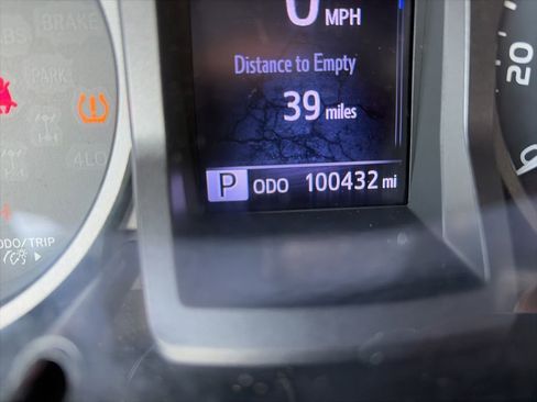 Used 2017 Toyota Tacoma TRD Off-Road w/ Tow Package image 16