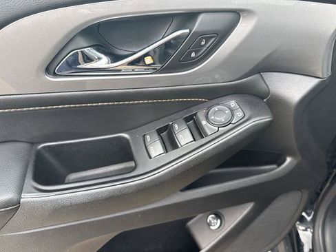 Used 2020 Chevrolet Traverse LT FWD image 15