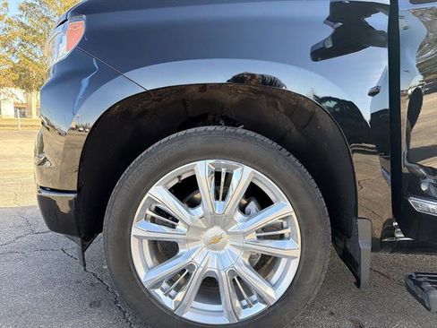 Used 2024 Chevrolet Silverado 1500 High Country w/ High Country Premium Package image 39