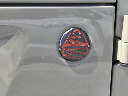 Used 2020 Jeep Gladiator Mojave AWD/4WD image 17