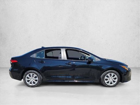 Used 2023 Toyota Corolla LE image 4