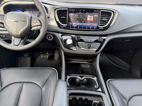 Used 2024 Chrysler Pacifica Limited w/ S Appearance Package image 13