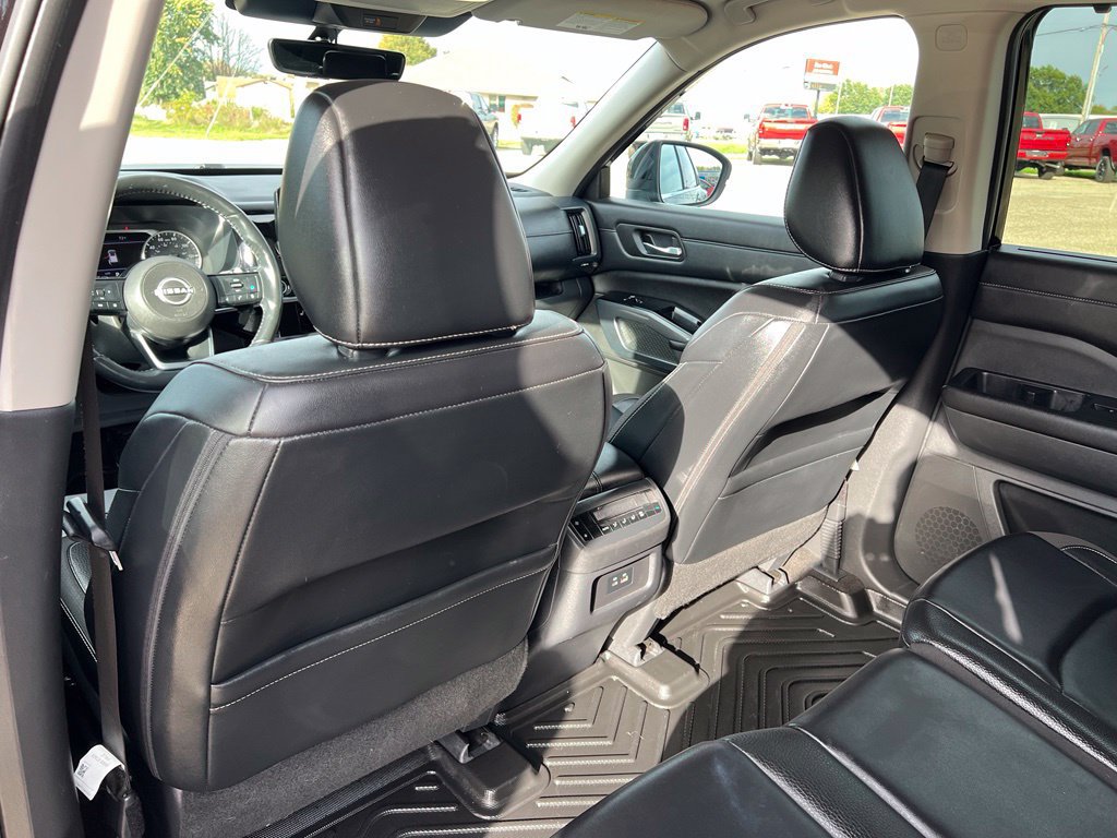 Used 2023 Nissan Pathfinder SL AWD/4WD image 28