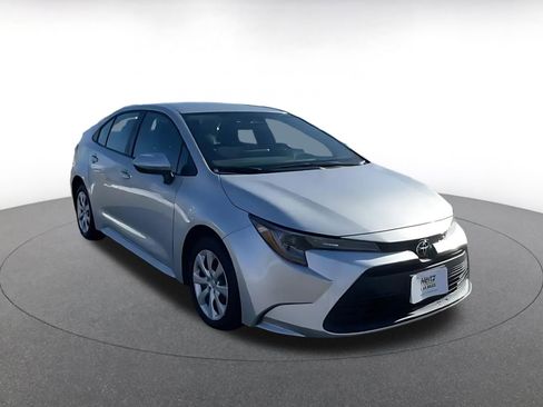 Used 2025 Toyota Corolla LE image 3