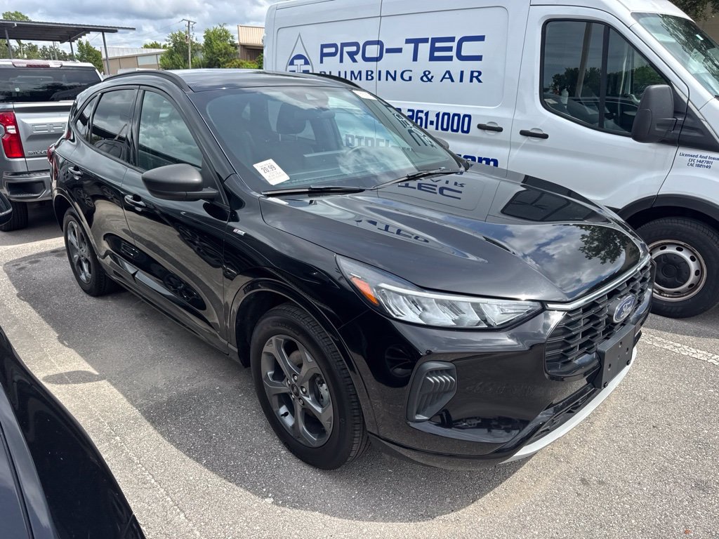 Used 2023 Ford Escape ST-Line w/ Tech Pack #1 AWD/4WD image 4