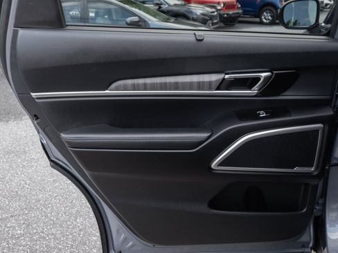 Used 2024 Kia Telluride EX w/ EX Captain's Chair Package image 19