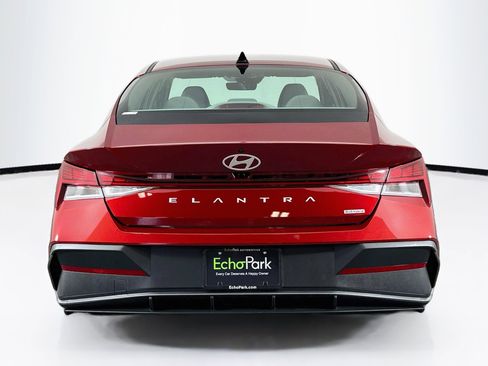 Used 2024 Hyundai Elantra Blue FWD image 7