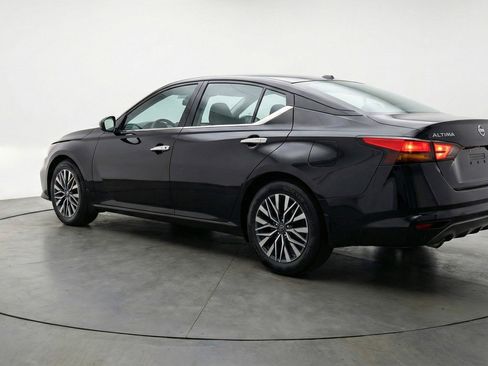 Used 2025 Nissan Altima 2.5 SV image 6
