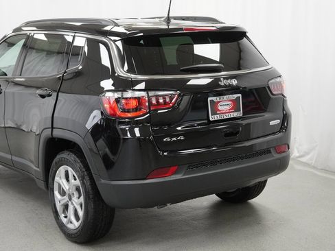 New 2026 Jeep Compass Latitude image 12