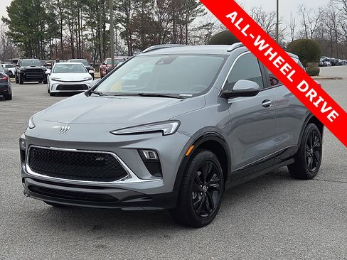 Used 2024 Buick Encore GX Sport Touring image 2