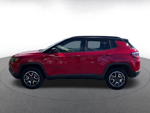 Used 2025 Jeep Compass Trailhawk image 9