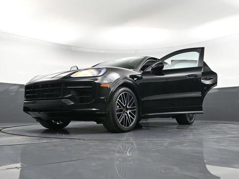 New 2026 Porsche Cayenne GTS AWD/4WD image 40