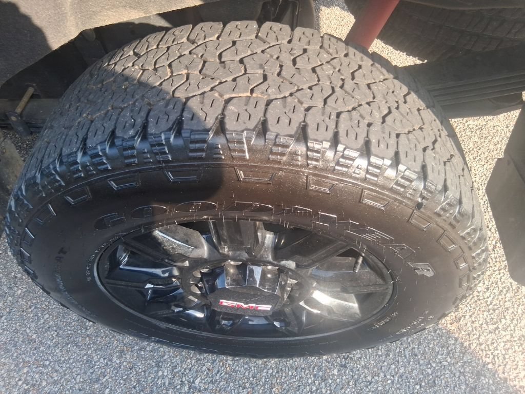 Used 2025 GMC Sierra 2500 AT4 AWD/4WD image 9