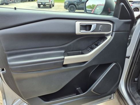 Used 2023 Ford Explorer XLT w/ Equipment Group 202A image 14