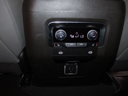Used 2023 Chevrolet Suburban LT w/ Luxury Package AWD/4WD image 24