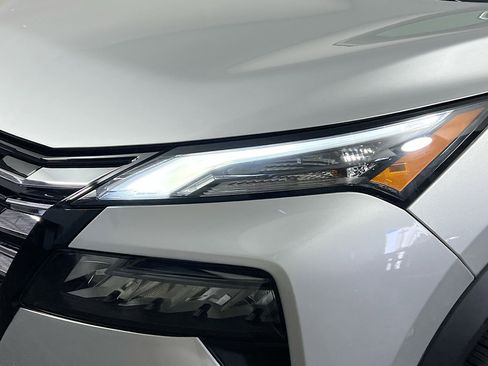 Used 2024 Nissan Rogue SV image 11