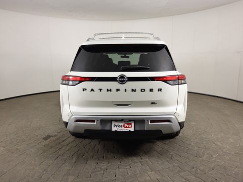 Used 2024 Nissan Pathfinder SL w/ Black Appearance Package image 7
