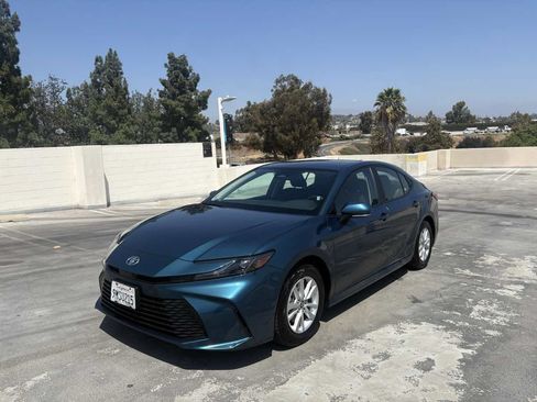 Used 2025 Toyota Camry LE FWD image 5