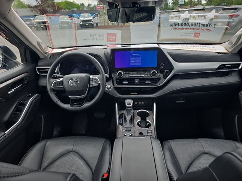 Used 2024 Toyota Highlander Platinum AWD/4WD image 24