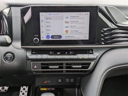 Used 2025 Toyota Camry SE image 18