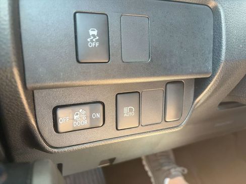 Used 2020 Toyota Tacoma SR5 AWD/4WD image 24