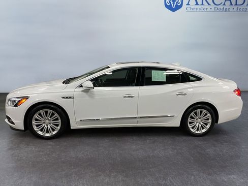 Used 2019 Buick LaCrosse Essence image 2