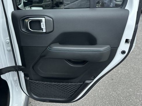 Used 2024 Jeep Wrangler Unlimited Rubicon 4xe image 21