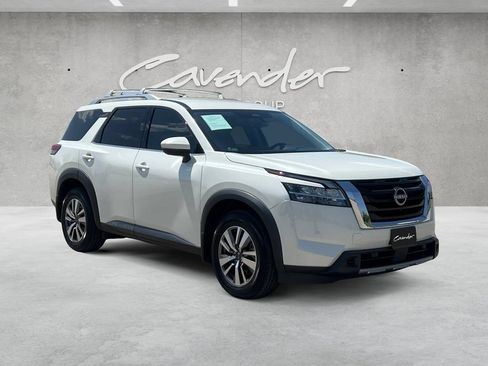 Used 2023 Nissan Pathfinder SL FWD image 2