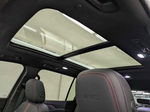 Used 2024 Chevrolet Traverse RS image 20