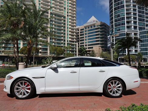 Used 2014 Jaguar XJ 4dr Sedan AWD image 3