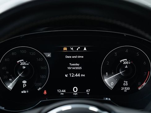 Certified 2021 Bentley Bentayga image 39