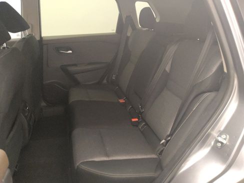 Used 2021 Nissan Rogue SV image 18