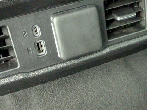 Certified 2025 GMC Sierra 1500 SLT image 25