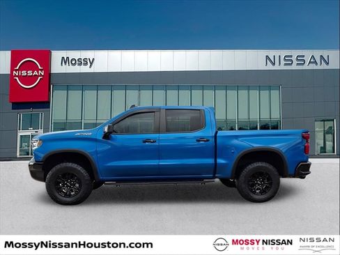 Used 2023 Chevrolet Silverado 1500 ZR2 w/ Technology Package image 4