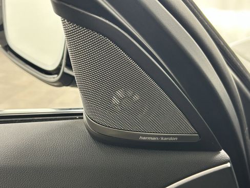 Used 2023 BMW 530e xDrive w/ Premium Package image 27