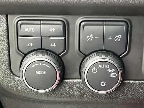 Used 2024 Chevrolet Tahoe LT w/ LT Signature Package AWD/4WD image 40