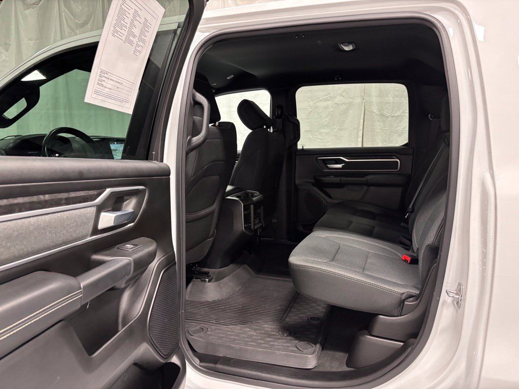 Used 2022 RAM 1500 Big Horn AWD/4WD image 40