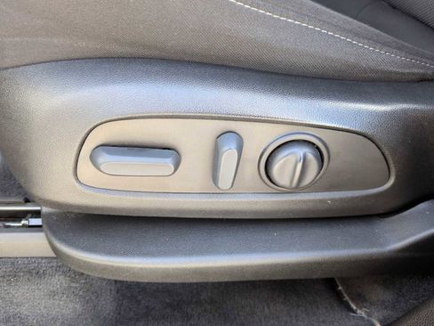 Used 2023 Chevrolet Traverse LT image 18